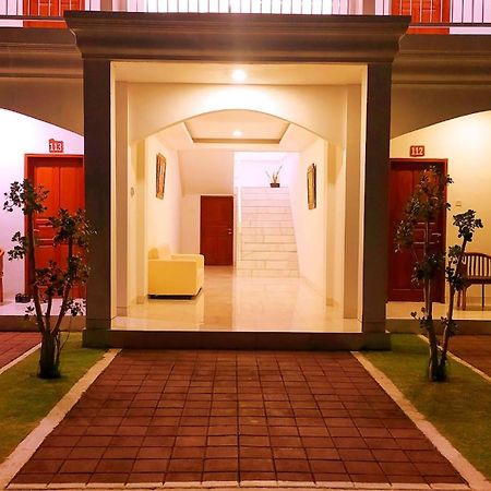 Puri Lovina Hotel Ngoại thất bức ảnh