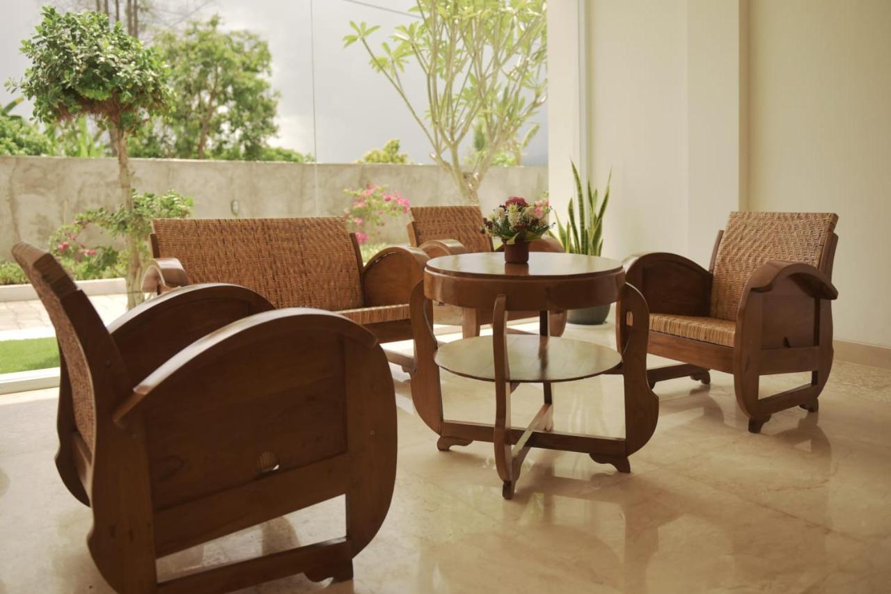 Puri Lovina Hotel Ngoại thất bức ảnh