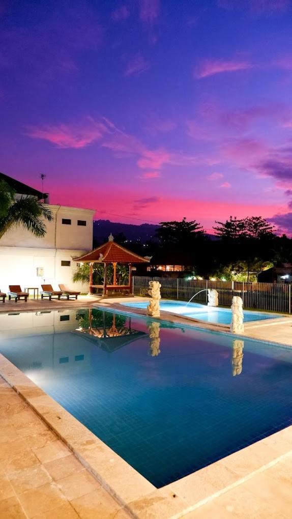 Puri Lovina Hotel Ngoại thất bức ảnh